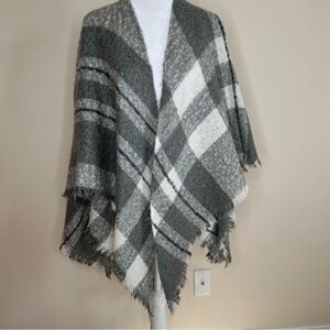 LC Lauren Conrad Shawl Grey White Winter
Sweater LC